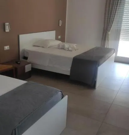 Πανσιόν Li Manca *